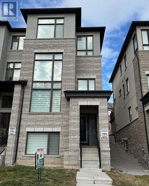 8 Bennington Rd, Newmarket, ON, L3X0M8 | Card Image