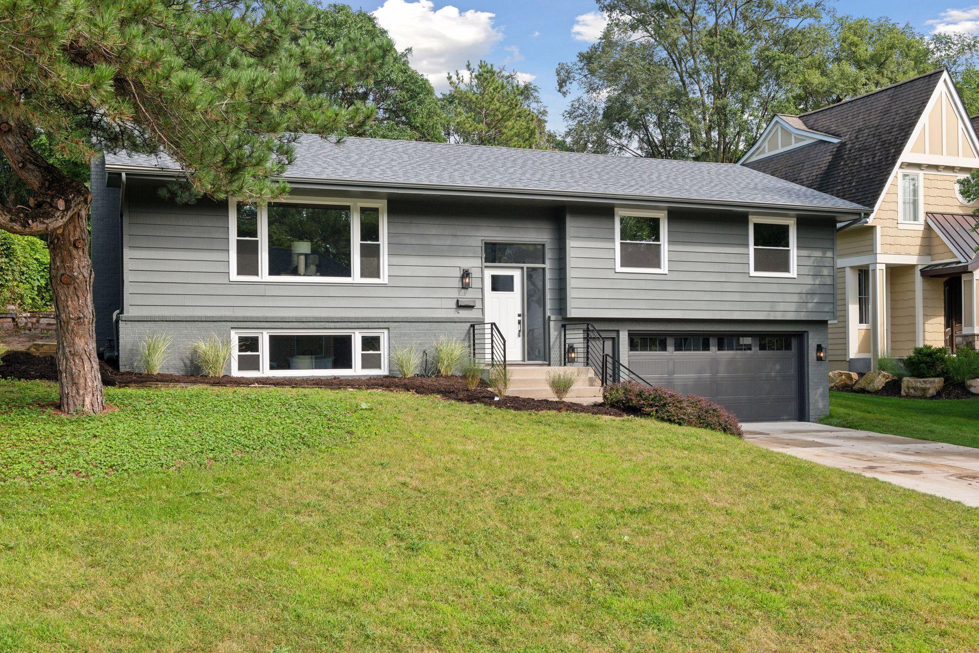 Halifax Ln, Minneapolis, MN 55424