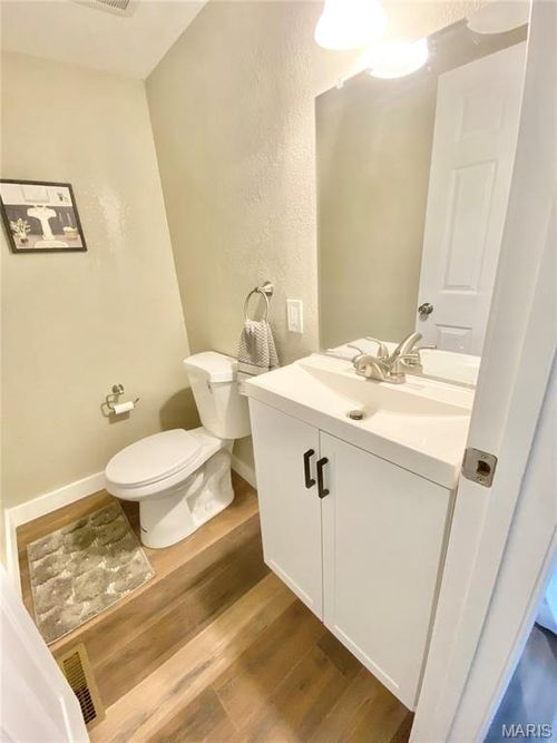 307 E Washington St, O Fallon, IL, 62269-1430 | Card Image