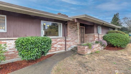 1401 Lincoln Ave Ne, Renton, WA, 98056-2810 | Card Image