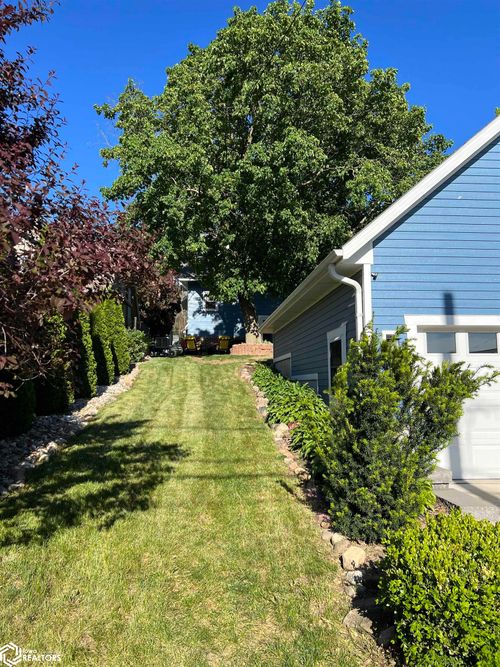 415 1st Ave, Audubon, IA, 50025-1356 | Card Image