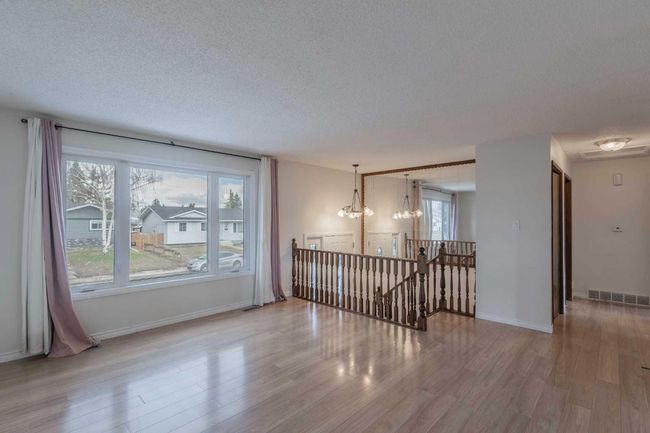 572 Penworth Way Se, Home with 4 bedrooms, 2 bathrooms and 2 parking in Calgary AB | Image 9