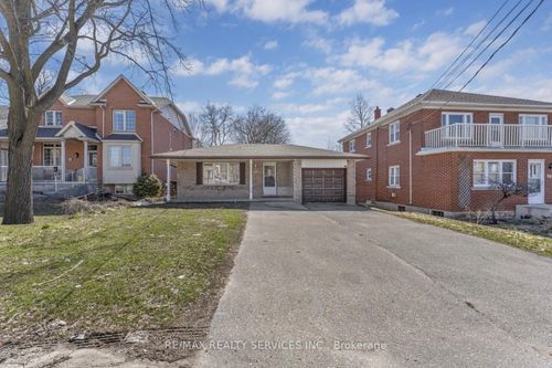 94 Gage Ave, Kitchener, ON, N2G2E2 | Card Image