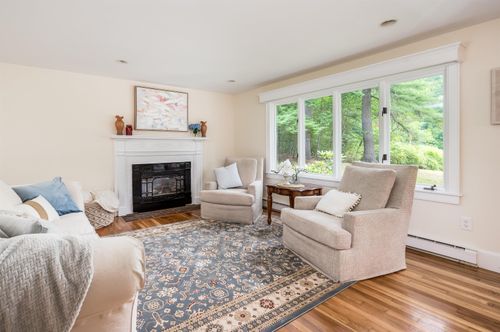 8 Woodridge Rd, Durham, NH, 03824-2932 | Card Image