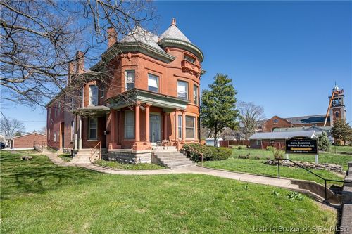 209 E Chestnut St, Jeffersonville, IN, 47130-3403 | Card Image