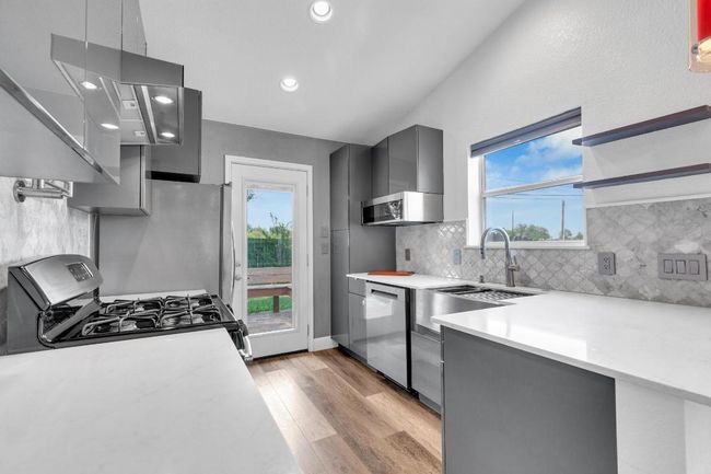 112 Prairie Springs Loop, House other with 2 bedrooms, 2 bathrooms and 2 parking in Georgetown TX | Image 10