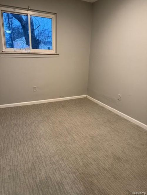 390 W Ypsilanti Ave, Pontiac, MI, 48340-1668 | Card Image