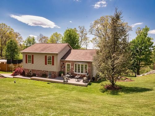 638 Knoll Ln, Apollo, PA, 15613-8732 | Card Image