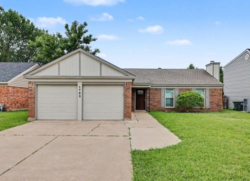 1702 Crimson Ct, Arlington, TX, 76018-1226 | Card Image