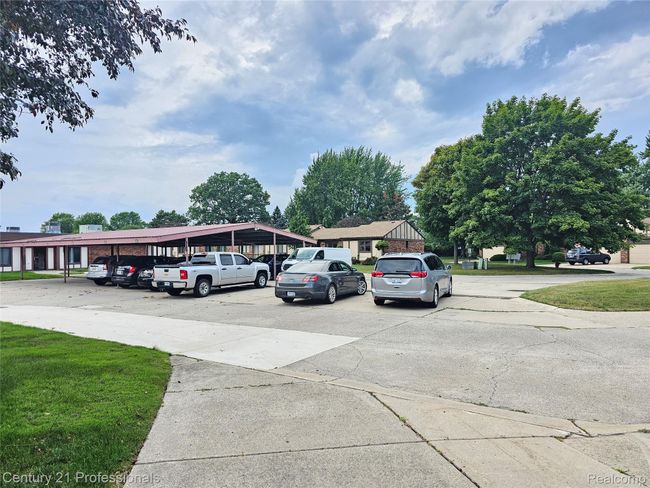 ADDITIONAL PARKING | Image 36