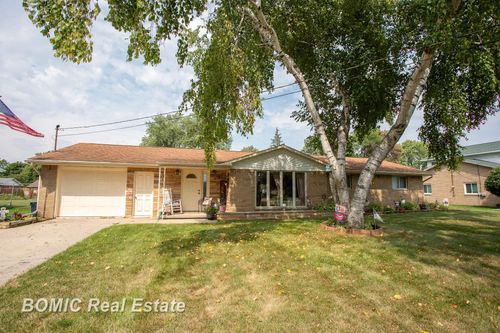 7805 Beech St, Birch Run, MI, 48415-9235 | Card Image