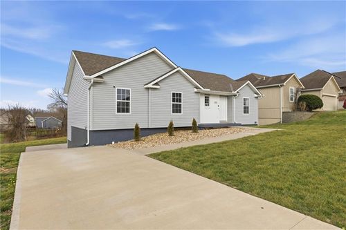 1219 Cherry St, Warrensburg, MO, 64093-7848 | Card Image