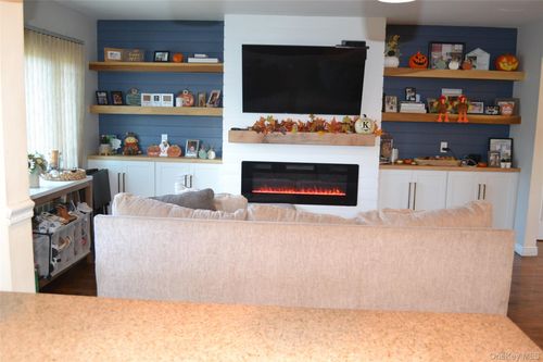 108 Justice St, West Babylon, NY, 11704-5014 | Card Image