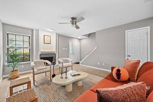 332-8400 Jamestown Dr, Austin, TX, 78758-7941 | Card Image