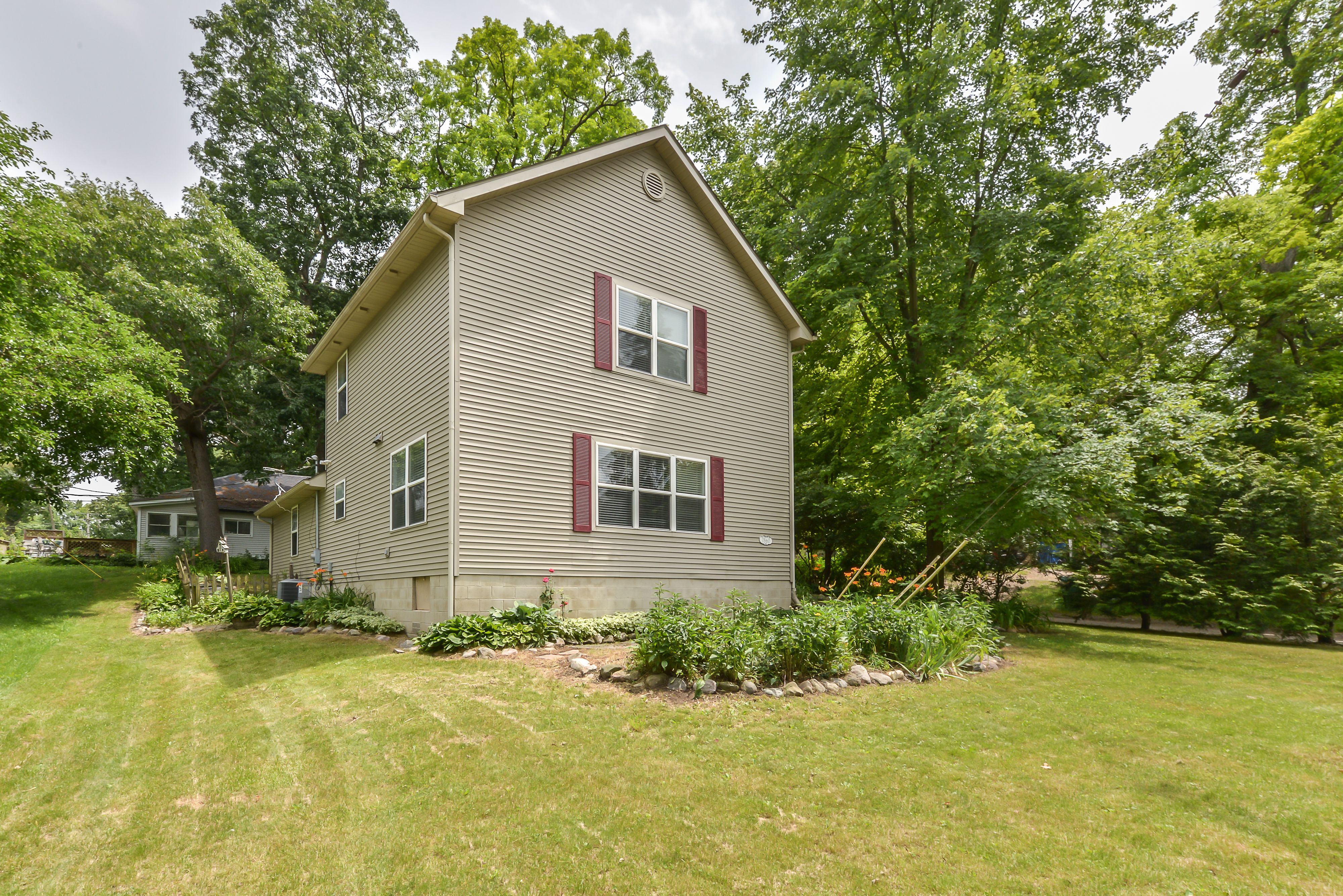 Lakeshore Rd, Whitmore Lake, MI 48189