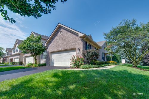 981 Oak Ridge Blvd, Elgin, IL, 60120-9220 | Card Image
