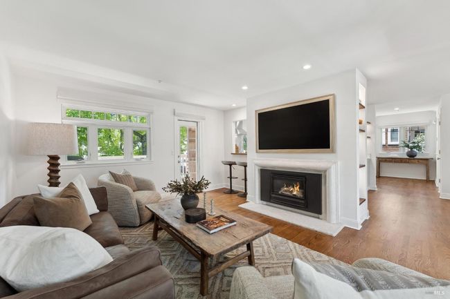 249 E Blithedale Avenue, Townhouse with 2 bedrooms, 3 bathrooms and 2 parking in Mill Valley CA | Image 12