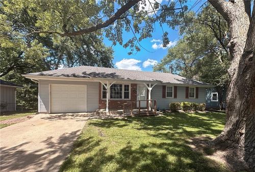 310 Glendana Street, Lees Summit, MO, 64081 | Card Image