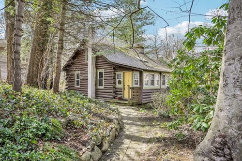 6 West Cir, Ringwood, NJ, 07456-2333 | Card Image