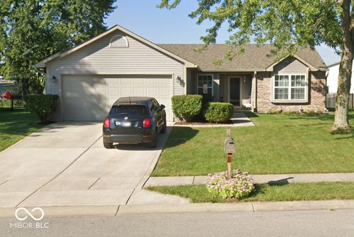 18 Meadow Creek East Blvd, Whiteland, IN, 46184-9689 | Card Image