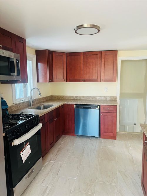 35 Hudson Dr, New Windsor, NY, 12553-7429 | Card Image