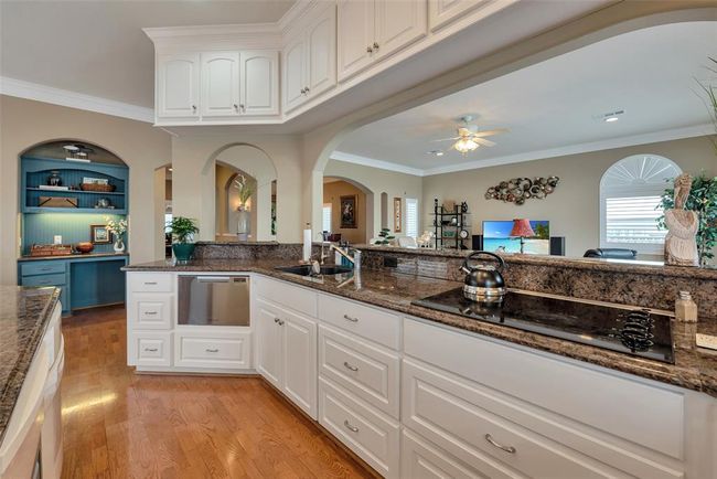 So much cabinet and countertop space. Not sure there could ever be too much space! | Image 21