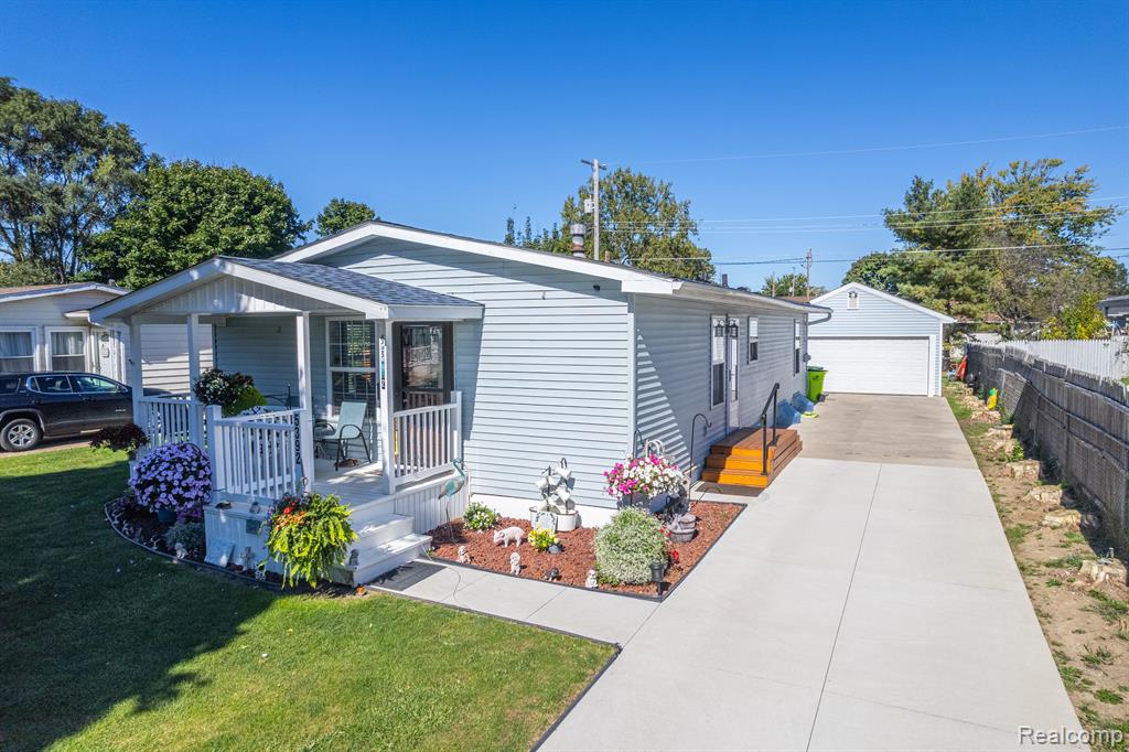 Don Shenk Dr, Swartz Creek, MI 48473