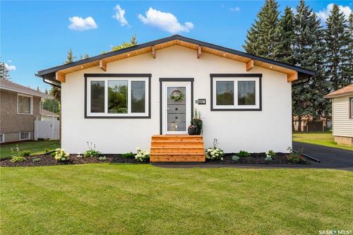 237 24th St W, Prince Albert, SK, S6V4M8 | Card Image