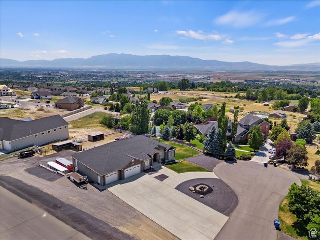 898 E 260 N, House other with 4 bedrooms, 5 bathrooms and 9 parking in Hyde Park UT | Image 9