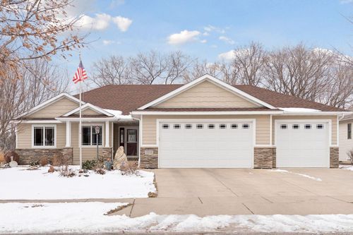 2215 Greenfield Dr E, Northfield, MN, 55057-3570 | Card Image