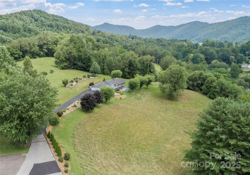 220 Grand View Ln, Burnsville, NC, 28714-8657 | Card Image