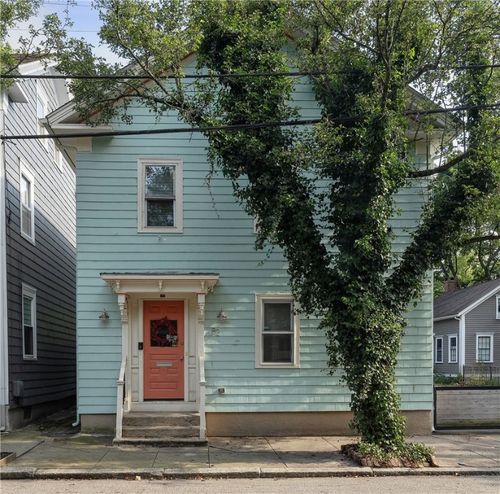 82 Willow St, Providence, RI, 02909-1917 | Card Image