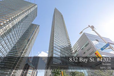 4202 - 832 Bay St, Condo with 2 bedrooms, 2 bathrooms and 1 parking in Toronto ON | Image 1