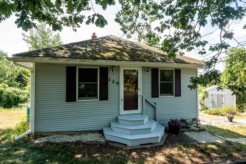 220 Chester Rd, Auburn, NH, 03032-3511 | Card Image