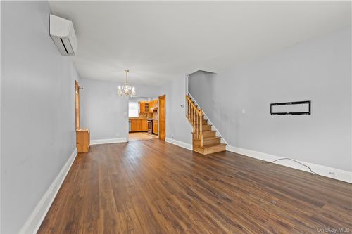 24439 89th Ave, Bellerose, NY, 11426-1501 | Card Image