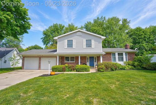 1070 Woodview Dr, Flint, MI, 48507-4720 | Card Image
