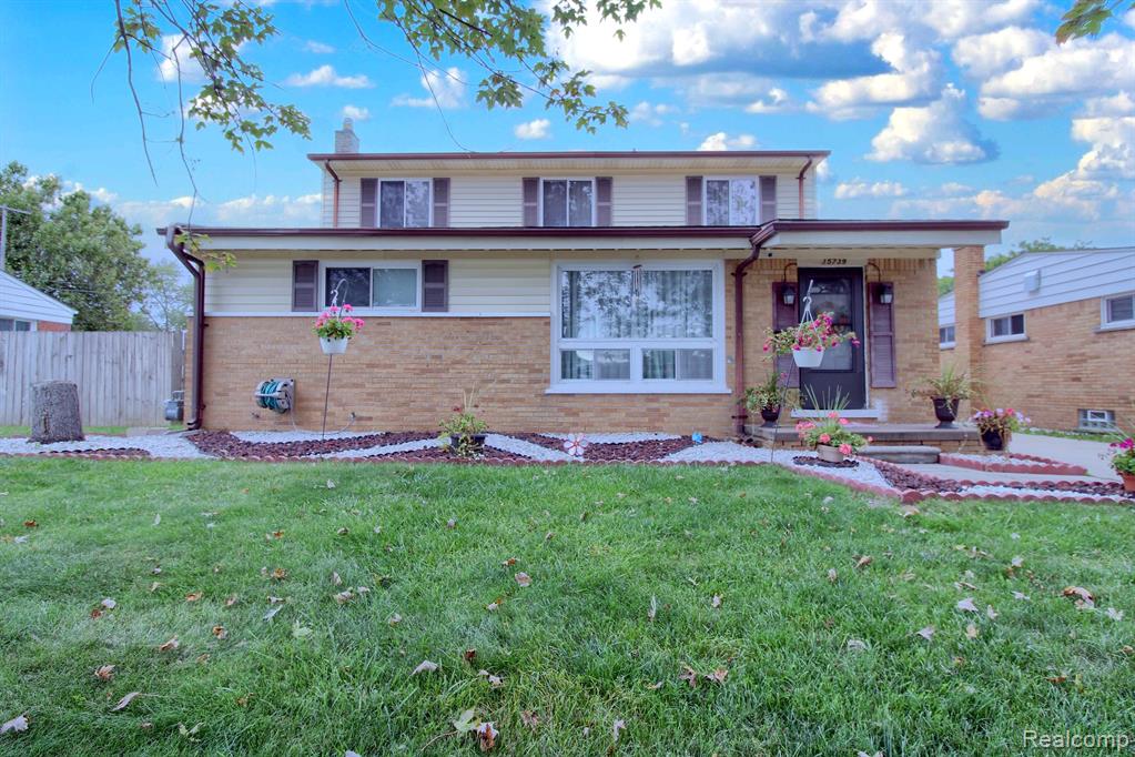 Selwyn St, Southgate, MI 48195