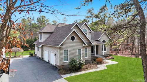 136 Mill Rd, Manorville, NY, 11949-1805 | Card Image