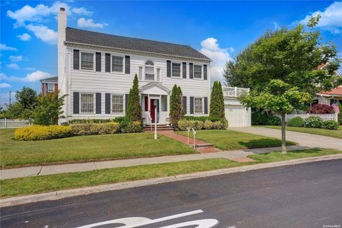 205 Beach 142nd St, Neponsit, NY, 11694-1253 | Card Image