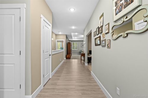 3129 Harbor Pointe Cir, Fenton, MI, 48430-3903 | Card Image