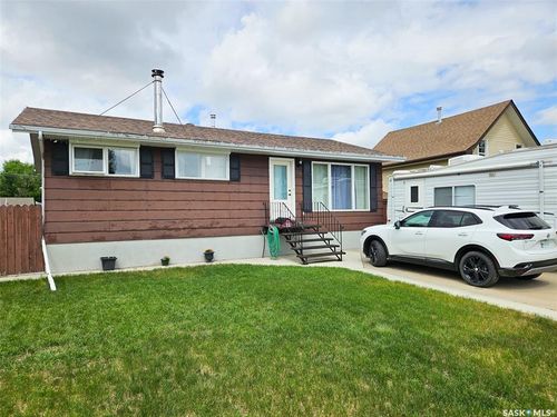 226 6th Ave Se, Swift Current, SK, S9H3N8 | Card Image
