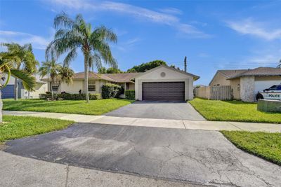 600 Fairfax Ave, House other with 4 bedrooms, 2 bathrooms and null parking in Davie FL | Image 2