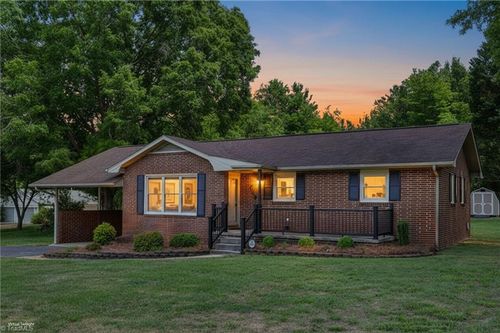 818 Grand Oaks Dr, Eden, NC, 27288-2214 | Card Image