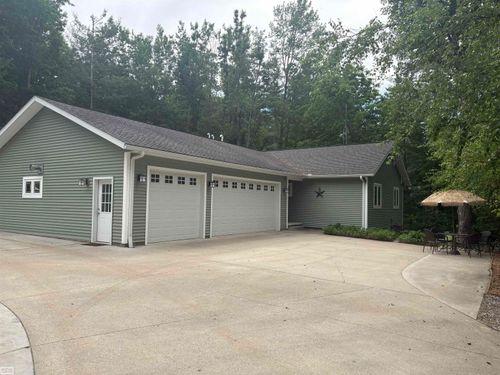 7903 Macatawa Trl, Gaylord, MI, 49735-8832 | Card Image