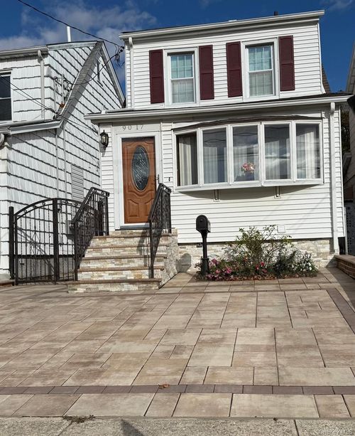 90-17 207th St, Queens Village, NY, 11428-1067 | Card Image