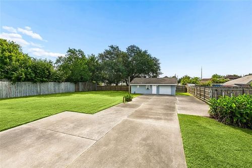 3613 Buffon St, Chalmette, LA, 70043-2209 | Card Image