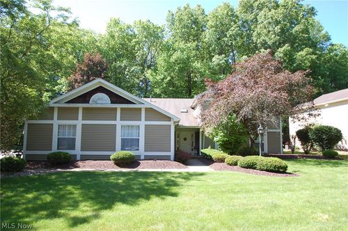 1327 Fox Run Dr, Youngstown, OH, 44512-4046 | Card Image