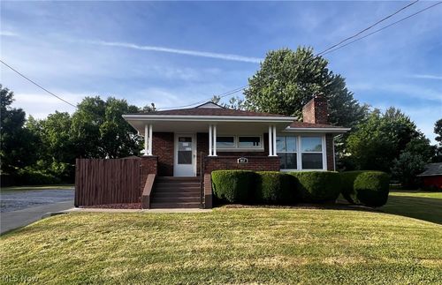 8157 Warren Sharon Rd, Masury, OH, 44438-1039 | Card Image