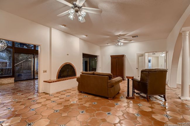 201 Sheffield, House other with 5 bedrooms, 5 bathrooms and null parking in Castle Hills TX | Image 23