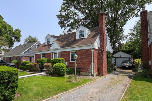 33 Cherry Ln, Carle Place, NY, 11514-2117 | Card Image